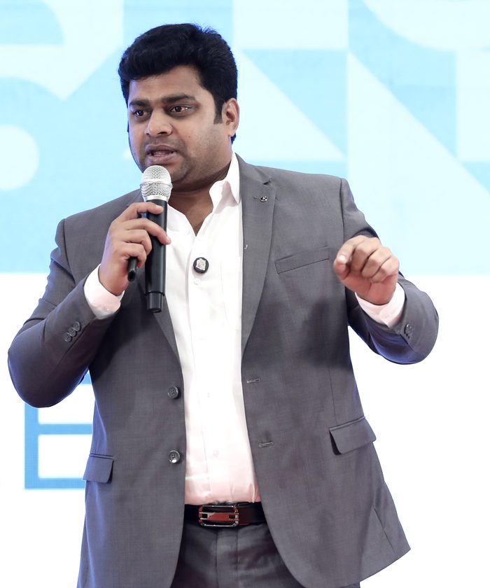 Aravindraj leading a live mentorship session